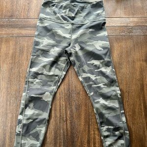 Athleta ultimate 7/8 tight - green camo